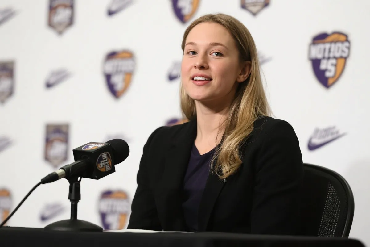 中国女篮新闻发布会